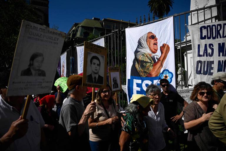 Primeiro ato contra Milei na Argentina evoca 'nunca mais' e tem canto contra 'nazis'