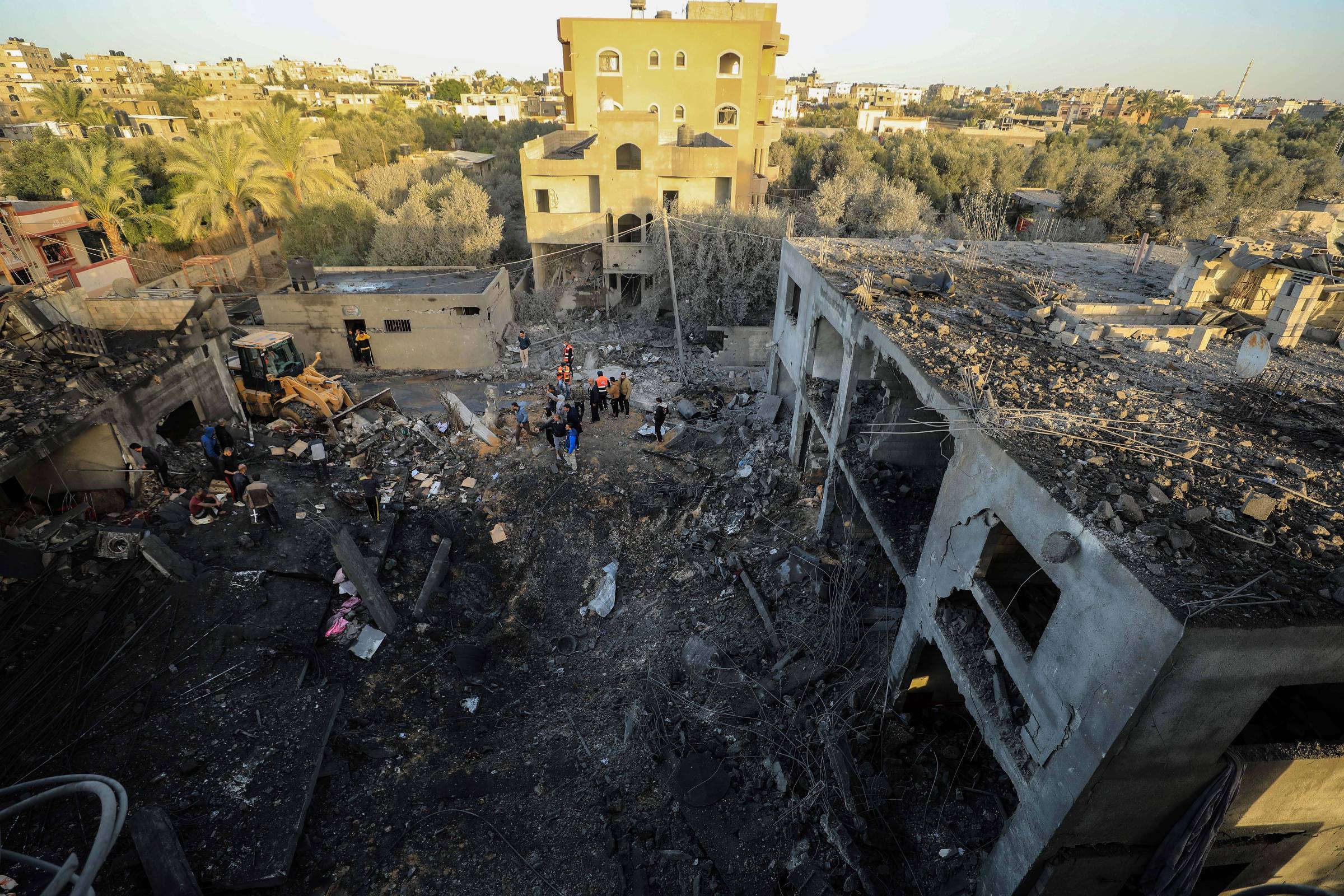 Israel and Hamas comply with agreement and begin ceasefire in the Gaza Strip