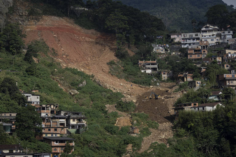 Crianças vítimas de desastre ambiental em Petrópolis (RJ) acumulam sucessivas perdas de direitos