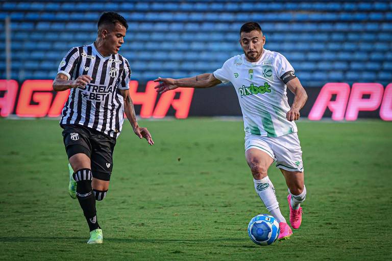 Jogadores do Ceará e do Juventude em partida da Série B do Campeonato Brasileiro