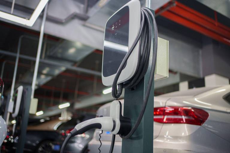 EUA estudam desvincular sua indústria de carros elétricos da China