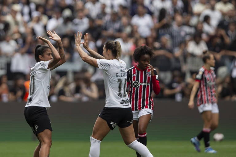 Corinthians goleia e vai à final do Campeonato Paulista feminino -  31/10/2021 - Esporte - Folha