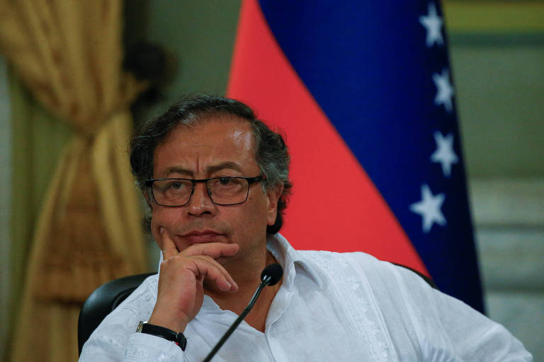 Em vez de promessa de 'paz total' de Petro, Colômbia vê violência aumentar