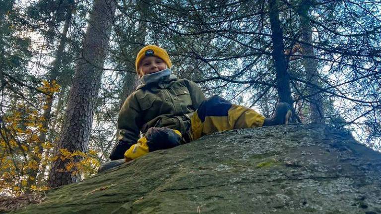 Passando seus dias na floresta, crianças finlandesas aprendem a valorizar natureza e colhem benefícios para saúde