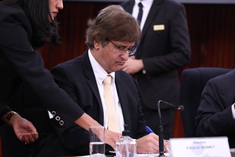 Gonet tem 62 anos; ele ingressou no MPF (Ministério Público Federal) em 1987; nos anos 1990, criou o IDP (Instituto Brasileiro de Direito Público), em parceria com o ministro do STF Gilmar Mendes