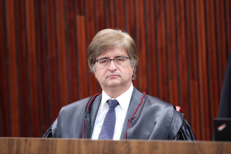 Gonet também foi contra o reconhecimento da responsabilidade do estado em casos de assassinato ocorridos na ditadura militar (1964-1985) quando participou de julgamentos na Comissão Especial sobre Mortos e Desaparecidos Políticos