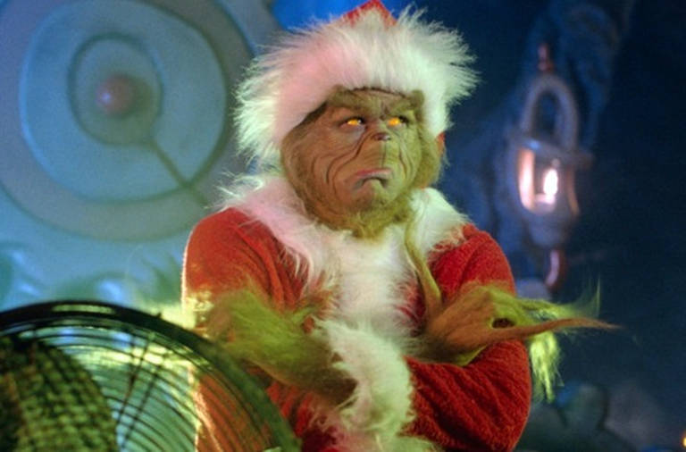 'O Grinch' (2000): Um clássico que vale ser revisto. Na trama, Grinch (Jim Carrey) odeia o Natal e resolve criar um plano para impedir que os habitantes de Quemlândia possam comemorar a data festiva. Onde ver: Globoplay