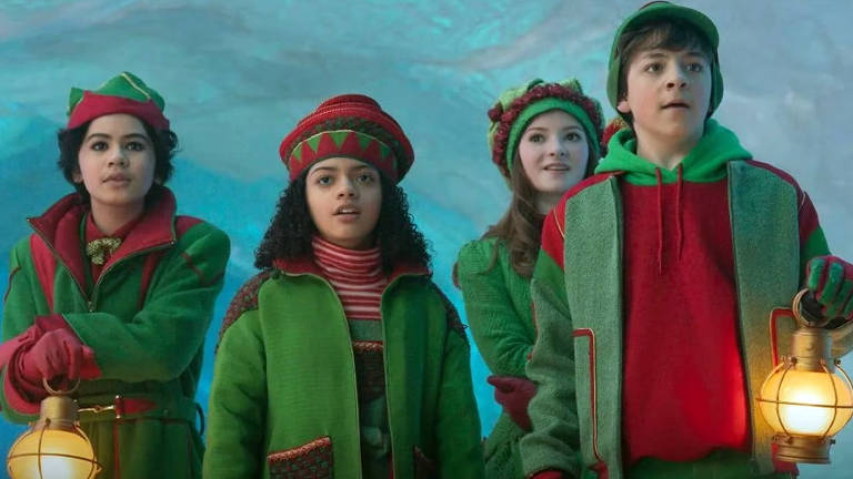 'Travessuras de Natal' (2023): Danny Glover é o Papai Noel, que precisa lidar com algumas crianças incluídas na lista de travessos. Eles decidem confrontá-lo por isso. Onde ver: Disney+.