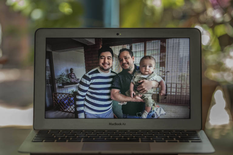 Brasileiro gay diz ter sido discriminado na Argentina após ter filho por meio de barriga solidária