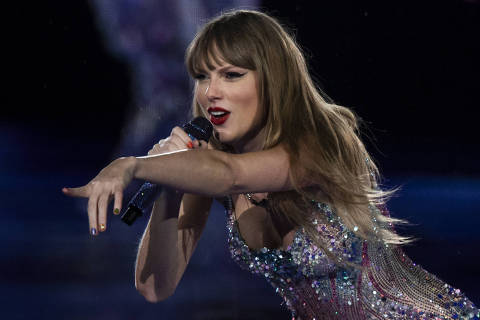 SÃO PAULO - SP - BRASIL - 24.11.2023 - 20h00: TAYLOR SWIFT NO BRASIL. A cantora americana Taylor Swift se apresenta durante o primeiro show em São Paulo, realizado no Allianz Parque. (Foto: Adriano Vizoni/Folhapress, ILUSTRADA) *** EXCLUSIVO FSP *** PROIBIDA A VENDA DAS FOTOS POR CONTRATO COM A ORGANIZADORA DO SHOW ***