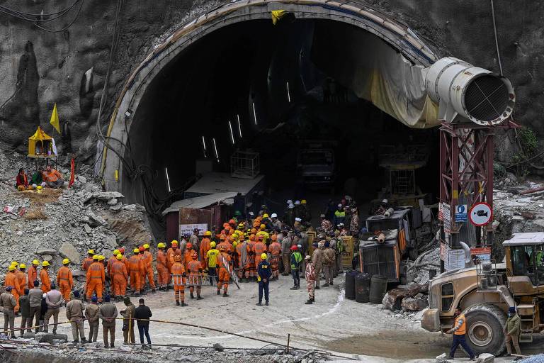 Socorristas tentam resgatar 41 em túnel colapsado na Índia; veja fotos de hoje