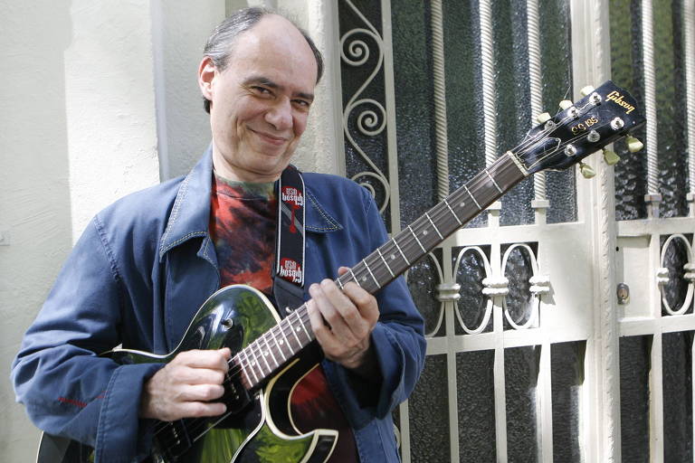 Morre Lanny Gordin, mítico guitarrista que tocou com Gil e Gal Costa, aos 72 anos