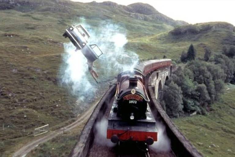 Cena de Harry Potter em que carro passa voando ao lado do trem