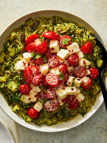 One-pan zucchini-pesto orzo on July 10, 2023. Prepared pesto gives a one-pan orzo and zucchini dish its herby, garlicky bite. Food styled by Hadas Smirnoff. (Linda Xiao/The New York Times) ORG XMIT: XNYT0200