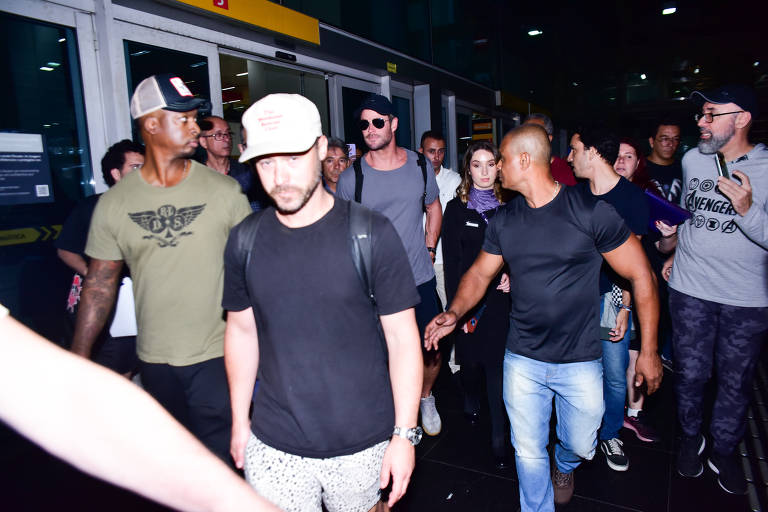 Chris Hemsworth chega ao Brasil; veja fotos - 28/11/2023 - Cinema e Séries  - F5