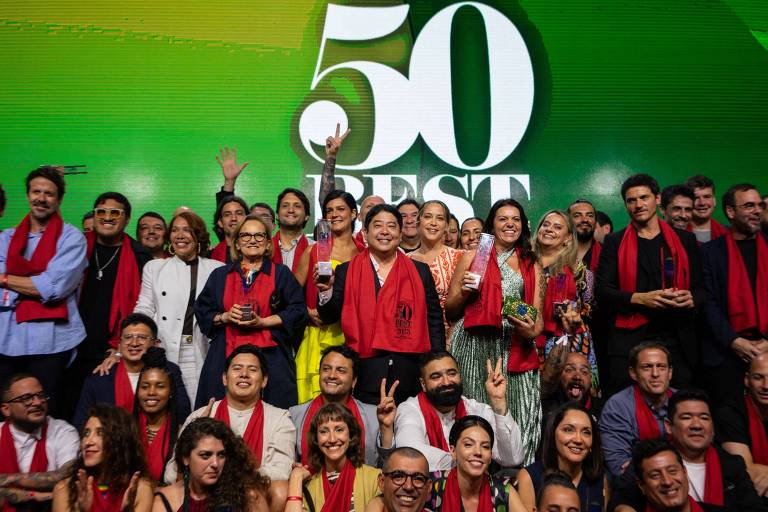 Chefs vencedores durante premiação do 50 Best América Latina, no Rio de Janeiro