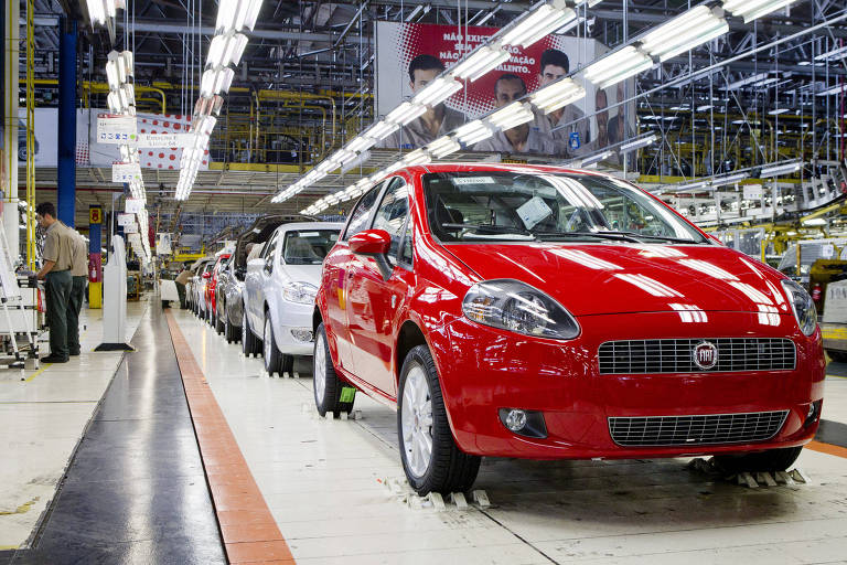 Produção de veículos na fábrica da Fiat, em Betim (MG)