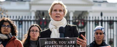 US actress and activist Cynthia Nixon, joined by state legislators and activists, launches a hunger strike calling for a permanent ceasefire in Gaza, in front of the White House in Washington, DC, on November 27, 2023. The United States welcomed an agreement on November 27, 2023, to extend a truce between Israel and Hamas by two days, saying it was hopeful the humanitarian pause would continue for longer still. 