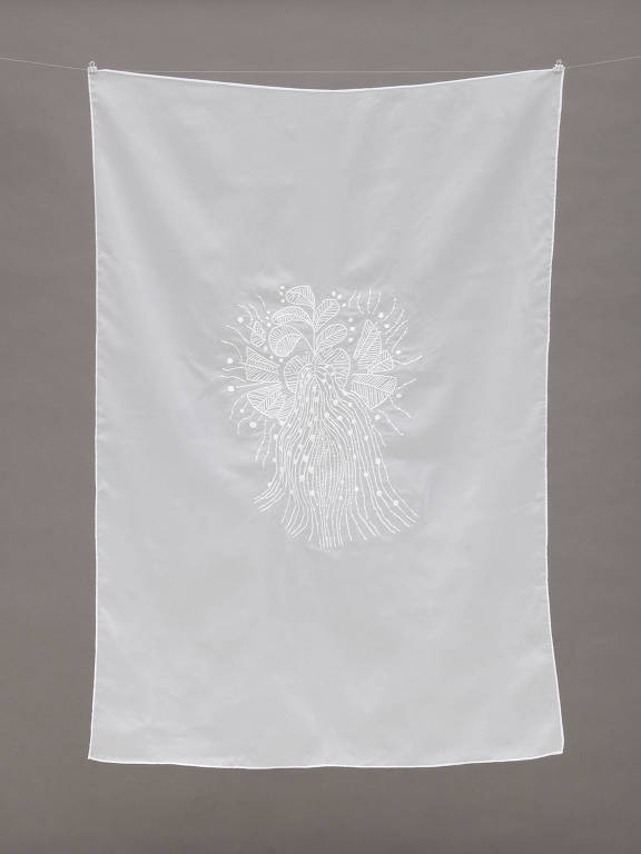 Aislan Pankararu, 'Ar', 2023, bordado sobre voile 
