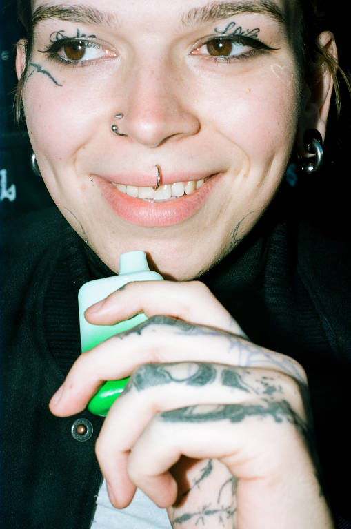 Usuária de vape no Brooklyn
