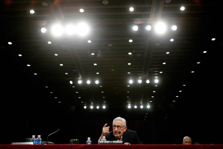 O ex-secretário de Estado dos EUA, Henry Kissinger, testemunha perante uma audiência do Comitê de Relações Exteriores do Senado no Capitólio, em Washington, EUA, 31 de janeiro de 2007