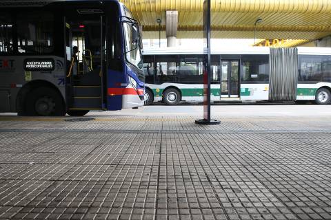 Motoristas de ônibus de SP suspendem greve nesta sexta (1º)