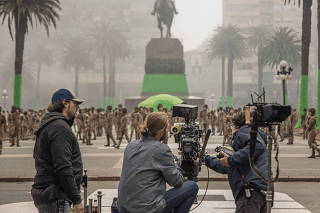 Carl Erik Rinsch, center, shooting a scene in ÒConquest,Ó a sci-fi series that the director sold to Netflix. (Santiago Cerini via The New York Times)