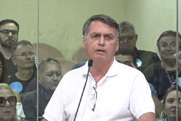 Bolsonaro critica STF e diz estar agora junto com imprensa após mandato de ataques a jornalistas