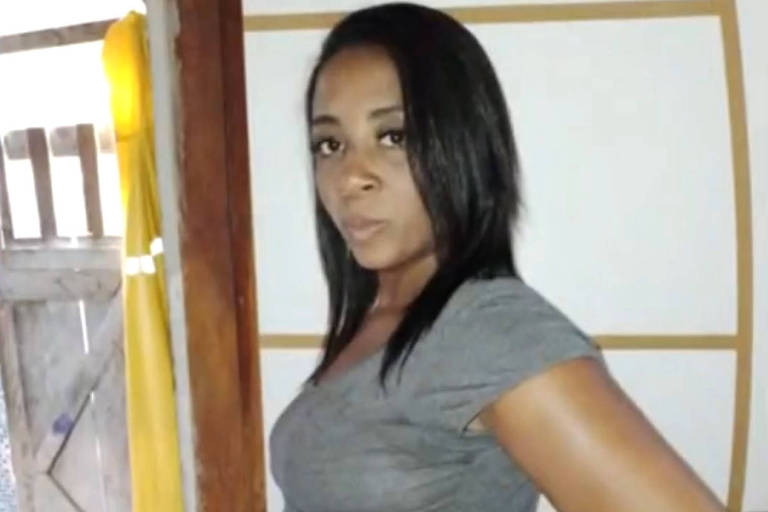 Homem mata ex-mulher na frente dos filhos e morre baleado no Rio