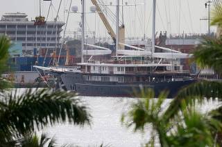 Jeff Bezos' Multi-Million Dollar Yacht Arrives In Florida