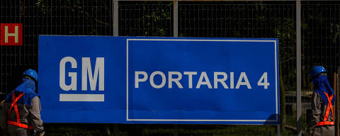 FILE PHOTO: The GM logo is seen at the General Motors plant in Sao Jose dos Campos, Brazil, January 22, 2019. REUTERS/Roosevelt Cassio/File Photo ORG XMIT: FW1