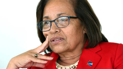 FILE PHOTO: Marshall Islands President Hilda Heine speaks with Reuters in Geneva, Switzerland, June 20, 2019. REUTERS/Denis Balibouse/File Photo ORG XMIT: FW1