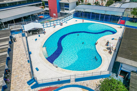 Vista aérea de uma das piscinas revitalizadas do Centro Esportivo Vila Santa Catarina  Balneário Jalisco, na zona sul de São Paulo