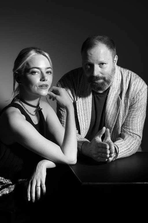 Emma Stone e Yorgos Lanthimos, que trabalharam juntos em 'Pobres Criaturas'