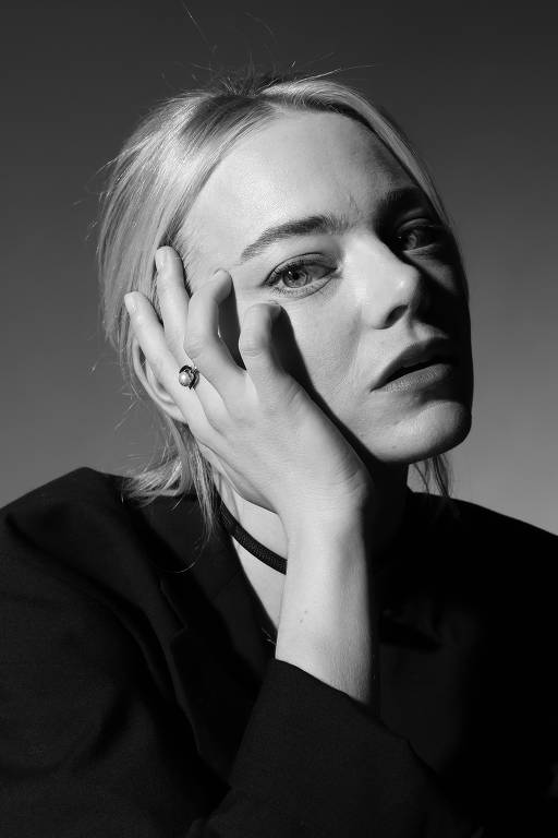 Emma Stone em West Hollywood, Califórnia. 'Poor Things' é um dos quatro filmes que a atriz fez com Yorgos Lanthimos  e pode ser indicado ao Oscar