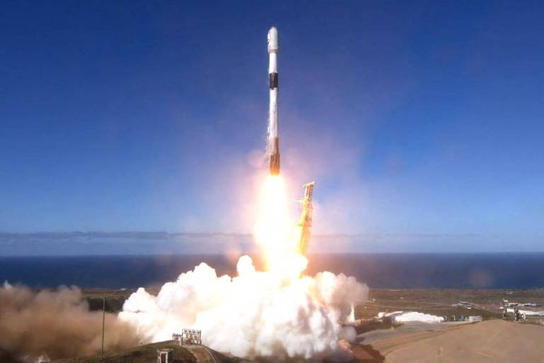 Primeiro satélite espião da Coreia do Sul foi lançado nesta sexta-feira (1º) da Base Espacial de Vandenberg, na Califórnia