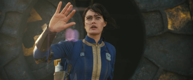 Ella Purnell em cena da série 'Fallout', baseada na franquia de games