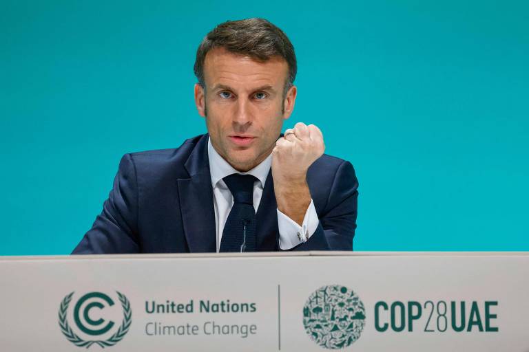O presidente da França, Emmanuel Macron, discursa na COP28, em Dubai