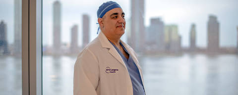 Dr. Nader Moazami at NYU Langone's Transplant Surgery unit in New York on Friday, Nov. 10, 2023. A new method for retrieving hearts from organ donors has ignited a debate over the surprisingly blurry line between life and death ? and whether donors might still experience some trace of consciousness or pain as their organs are harvested (Hilary Swift/The New York Times) ORG XMIT: XNYT0541