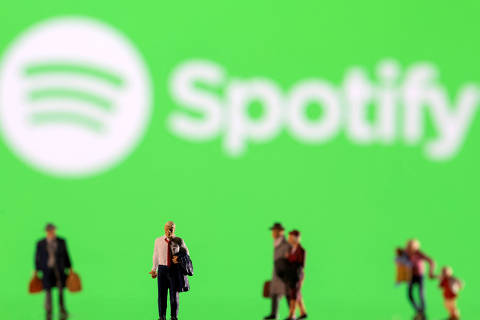 FILE PHOTO: Small figurines are seen in front of displayed Spotify logo in this illustration taken February 11, 2022. REUTERS/Dado Ruvic/Ilustration/File Photo ORG XMIT: FW1