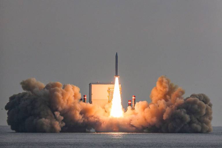 Coreia do Sul lança foguete com combustível sólido em meio à corrida espacial com Coreia do Norte