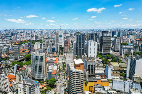 Vista aérea da avenida São João, centro paulistano, via em que duas linhas do VLT, do projeto Bonde São Paulo, irão se integrar  