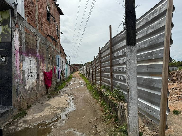 Viela no bairro do Bom Parto, em Maceió, o segundo mais afetado pelo desastre 