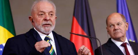 German Chancellor Olaf Scholz (R) and Brazilian President Luiz Inacio Lula da Silva (L) deliver a joint press conference at the Chancellery in Berlin, on December 4, 2023, following a plenary session of the second German-Brazilian government consultations. (Photo by MICHELE TANTUSSI / AFP)