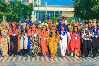 Dubai, Emirados Árabes Unidos, 05.12.2023 - Encontro com povos indígenas para marcha de entrada conjunta na COP-28. Ministra Sonia Guajajara e a presidenta da FUNAI, Joenia Wapichana, participaram do evento. Foto: Estevam Rafael/Audiovisual/PR