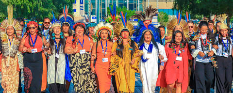 Dubai, Emirados Árabes Unidos, 05.12.2023 - Encontro com povos indígenas para marcha de entrada conjunta na COP-28. Ministra Sonia Guajajara e a presidenta da FUNAI, Joenia Wapichana, participaram do evento. Foto: Estevam Rafael/Audiovisual/PR