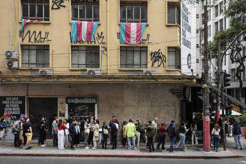 SÃO PAULO, SP, 06.08.2022 - Fila de clientes para entrar ou pegar senha no restaurante Casa do Porco, no centro de São Paulo. (Foto: Eduardo Knapp/Folhapress)
