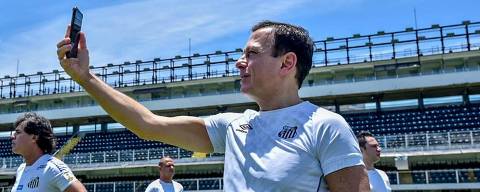 SANTOS,SP - 11/12/2021 - Futebol Solidário 2021 em Santos. O Governador do Estado de São Paulo João Doria participa do Futebol Solidário 2021 na Vila Belmiro em Santos. ( Foto: Gov. de São Paulo)