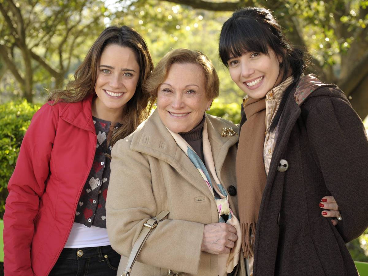 Iná ( Nicete Bruno) e Ana ( Fernanda Vasconcellos) e Manuela ( Marjorie Estiano ) em Porto Alegre