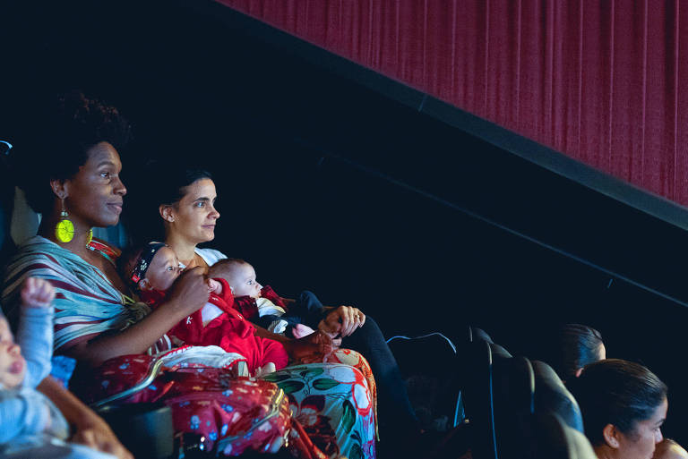 Projeto CineMaterna acolhe mães em salas de cinema adaptadas para bebês